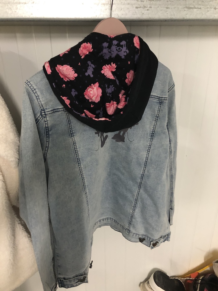 The Storage Team York Storage auction IB-8648 140