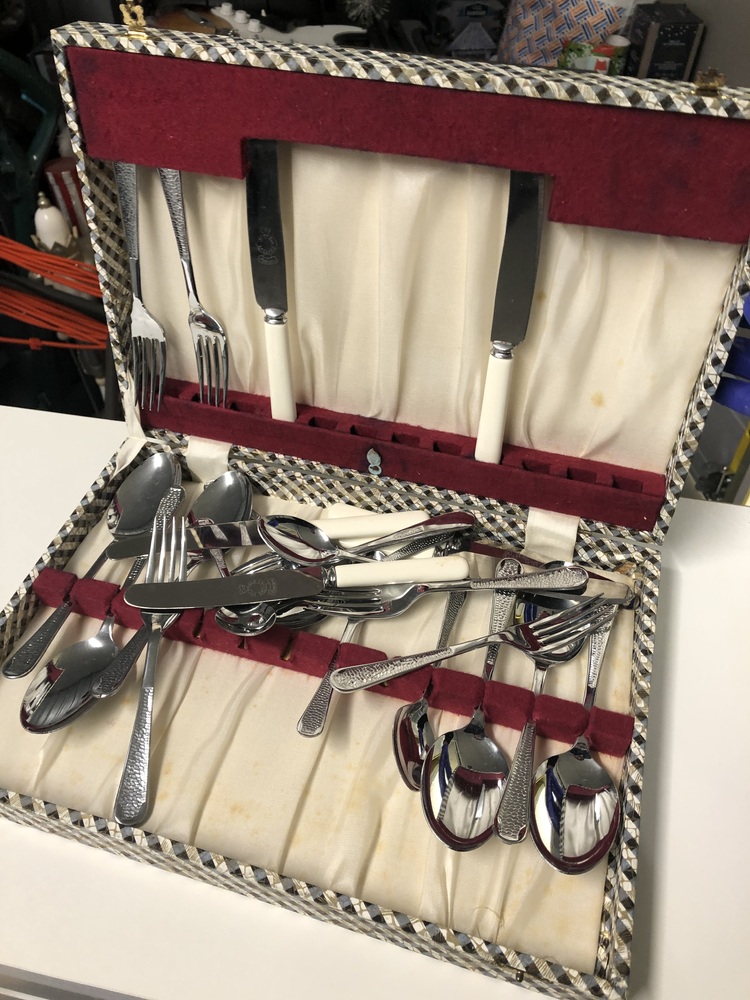 The Storage Team York Storage auction IB-8648 140