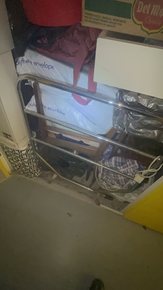 Kingston Upon Thames Self storage unit auction IB-8519