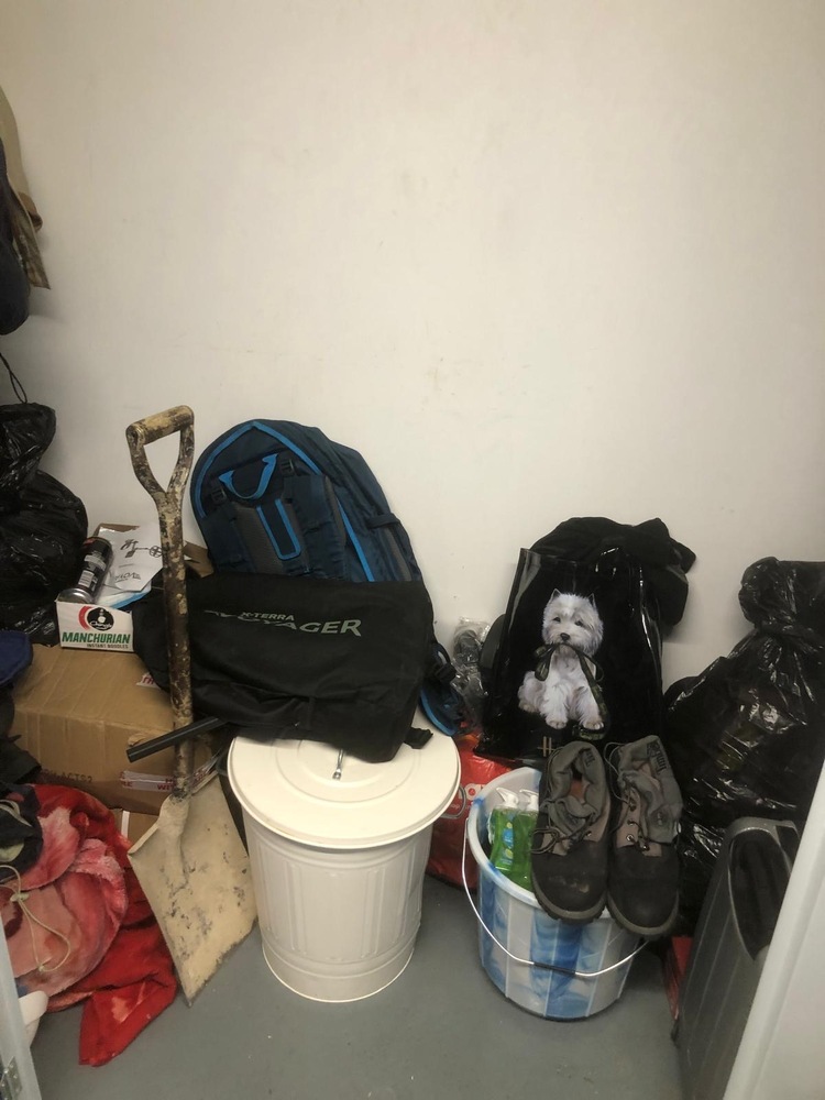 Edgware Storage Unit auction IB-8008 12