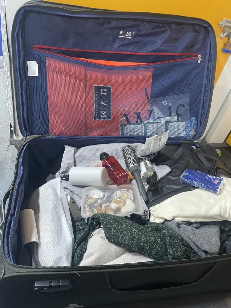 Notting Hill storage facility unit auction IB-9021