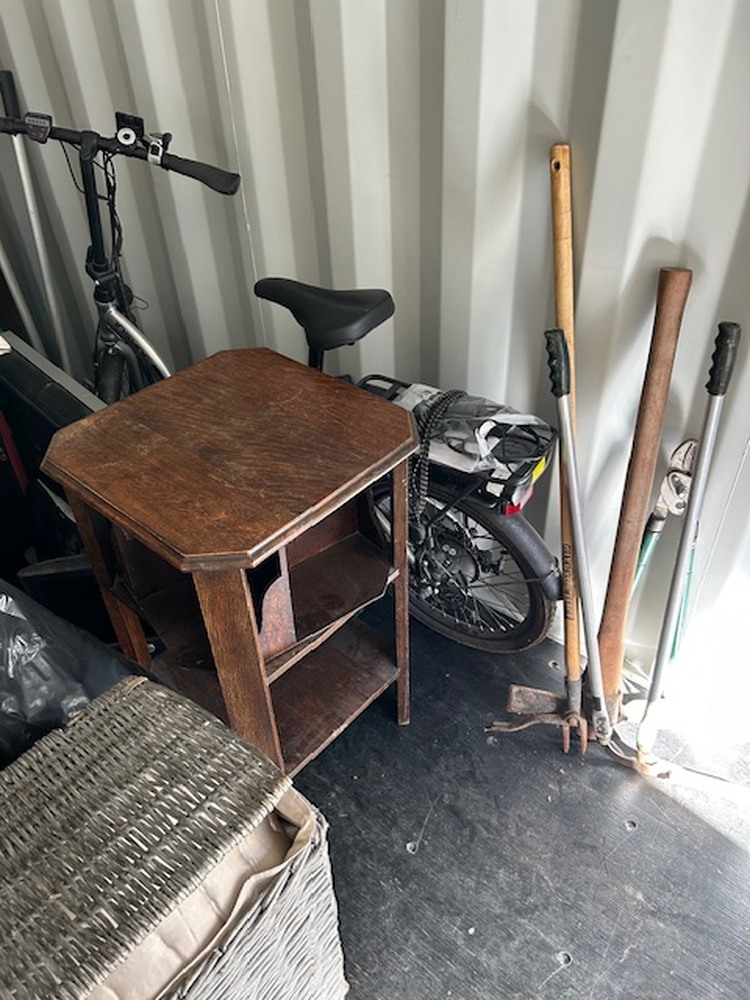 Moorfield farmyard Self storage auction IB-5455