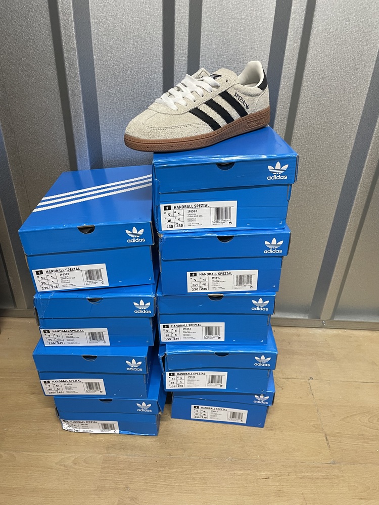 Acton Self storage unit auction IB-9709 23