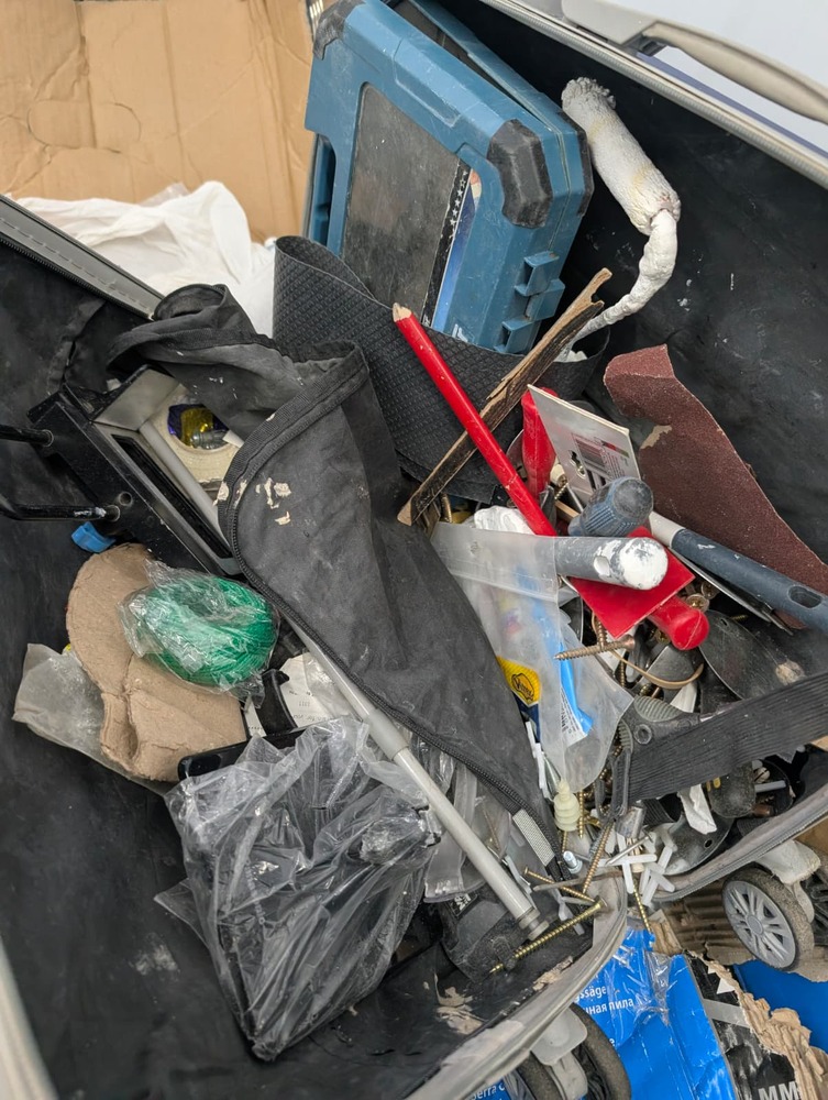 SureStore Bury Storage Unit auction IB-6490 22