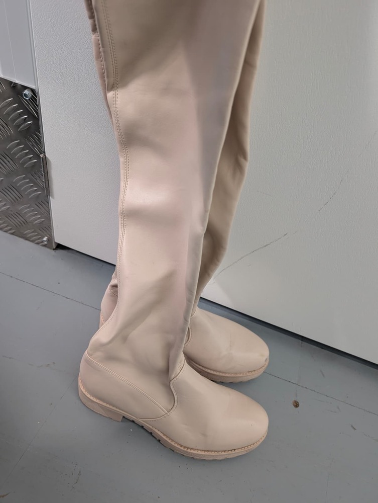 SureStore Bury Storage Unit auction IB-6490 22