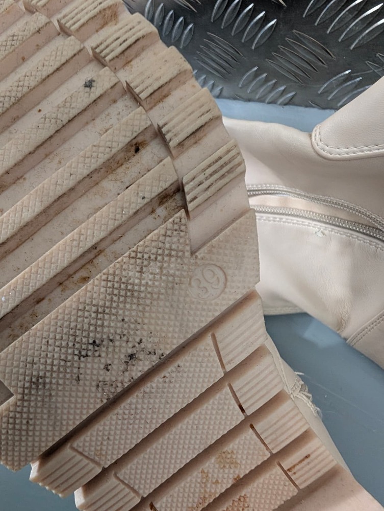 SureStore Bury Self storage auction IB-6490 24