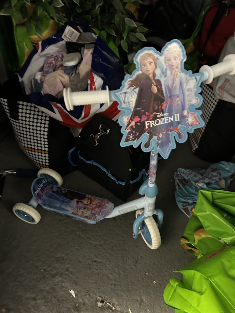 Halifax Storage Unit auction IB-7390 12