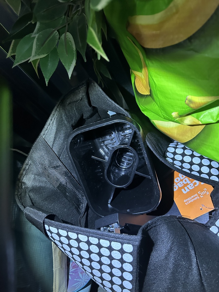 Halifax Self storage unit auction IB-7390