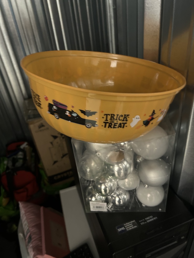 Halifax Storage auction IB-7390