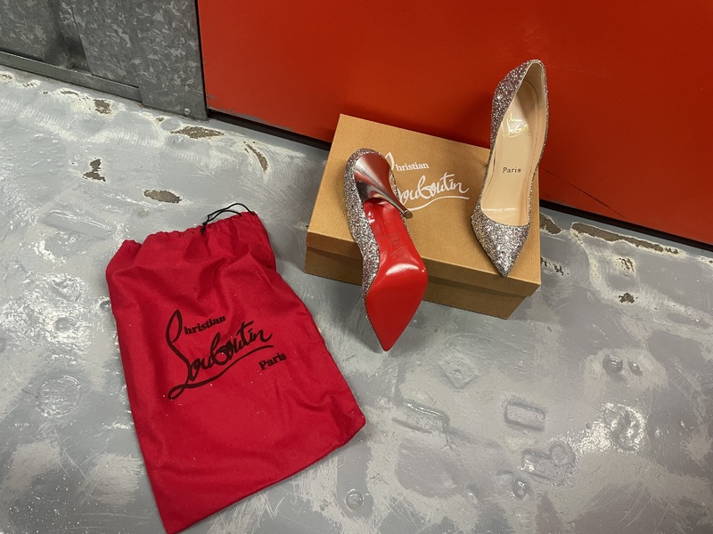 Fulham Storage Unit auction IB-9005