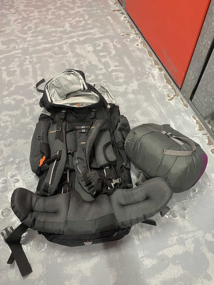 Fulham storage facility unit auction IB-9005