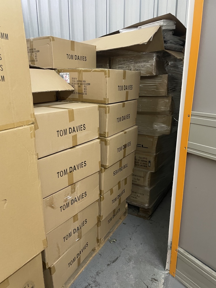 Brentford Storage Unit auction IB-6519