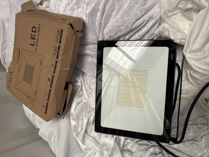 Selby Self storage unit auction IB-4054 63