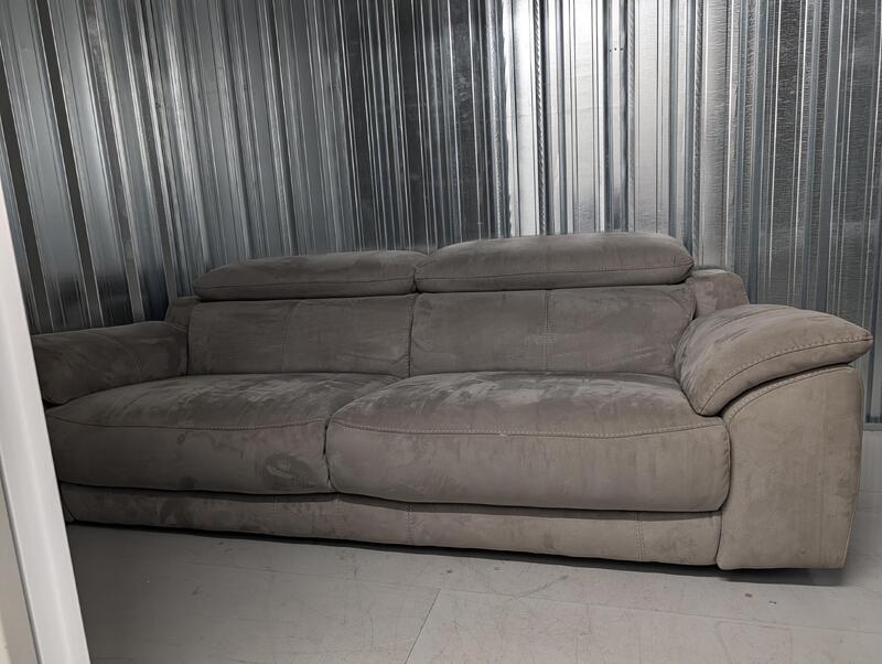 Wednesbury Self storage unit auction IB-7337