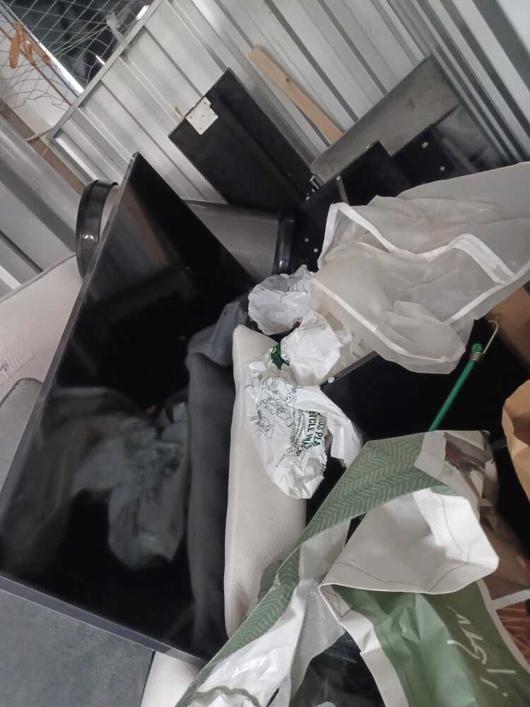 LIVERPOOL Storage Unit auction IB-8242