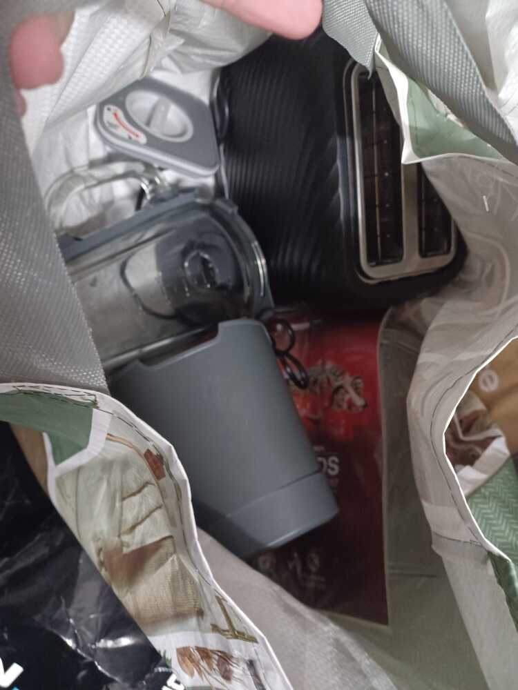 LIVERPOOL Self storage auction IB-8242