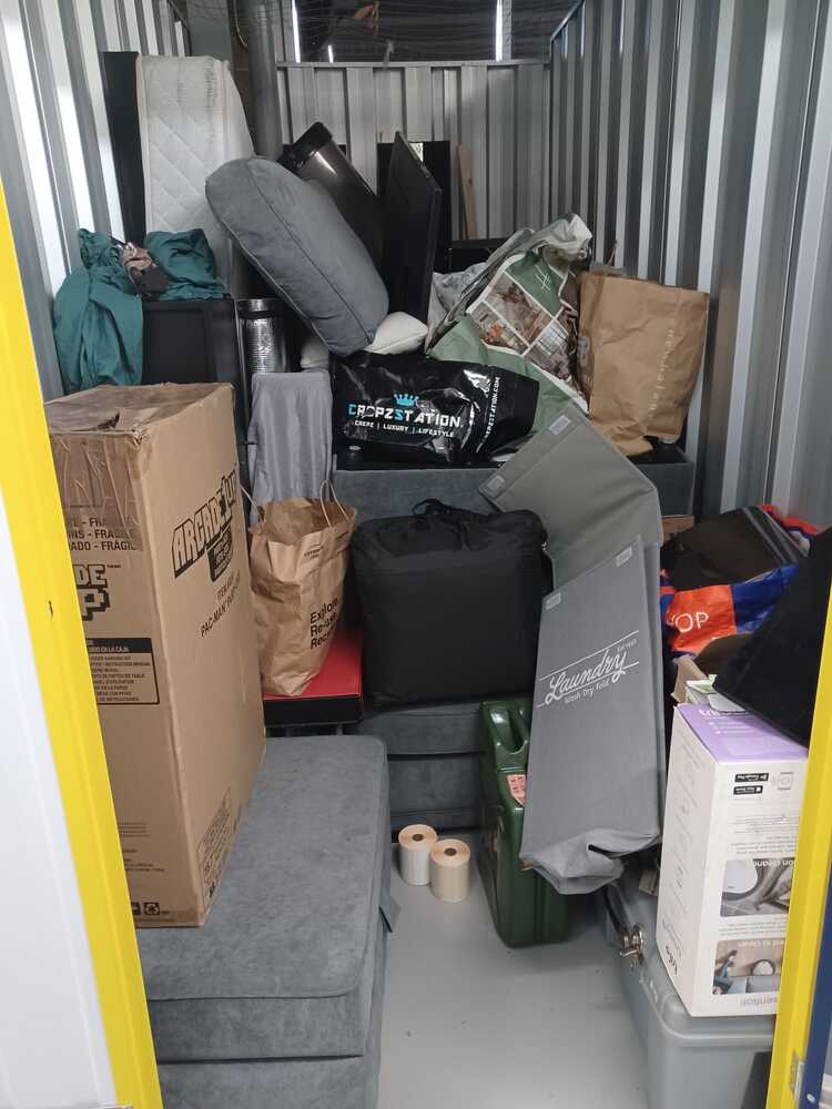 LIVERPOOL Storage Unit auction IB-8242