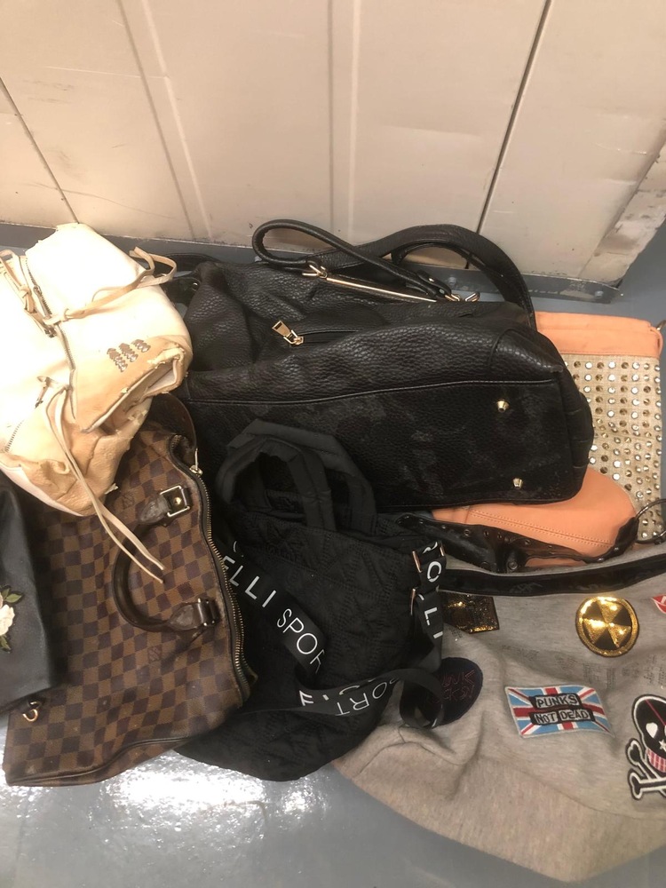 Croydon storage facility unit auction IB-2996