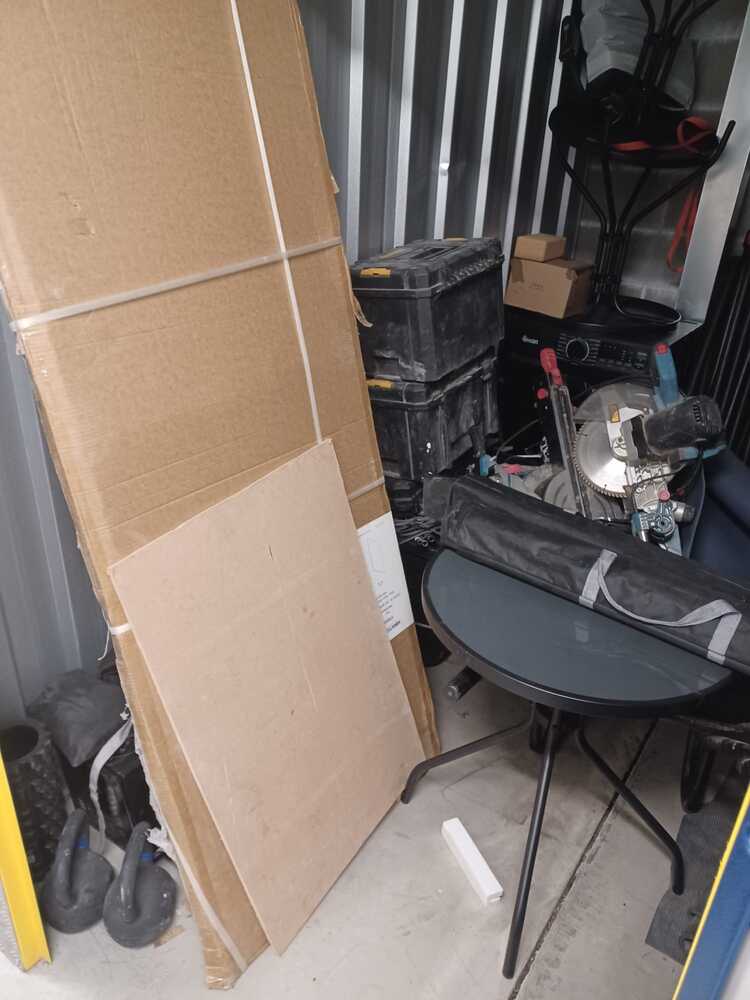 LIVERPOOL Storage Unit auction IB-5849