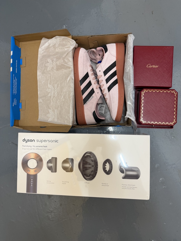 Acton storage facility unit auction IB-2617