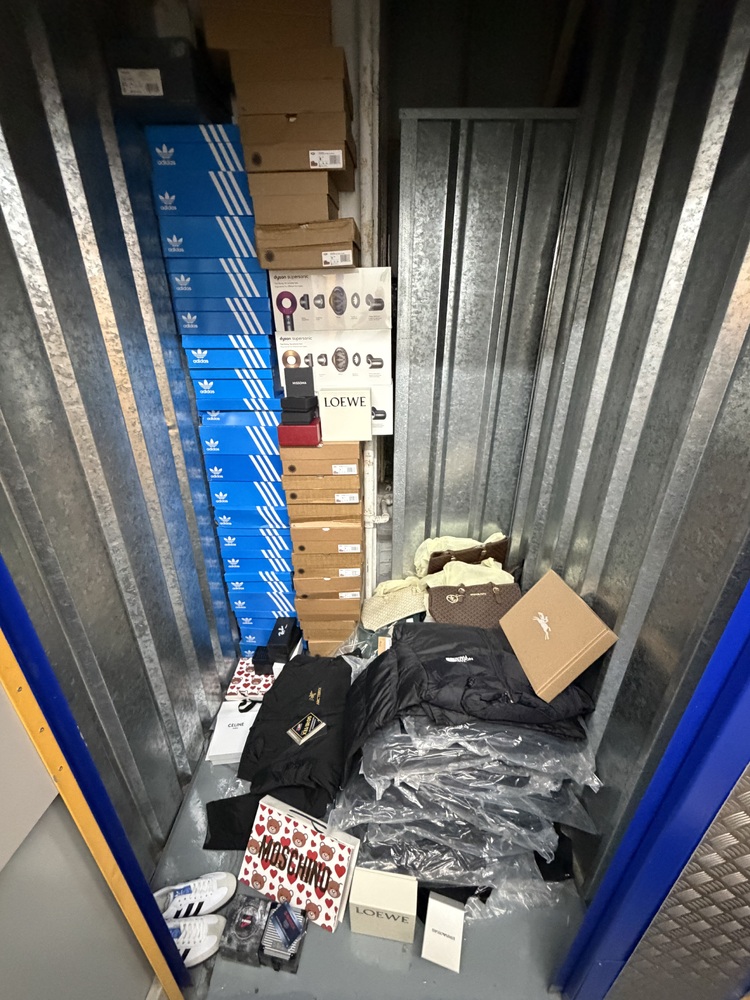 Acton Self storage unit auction IB-2617 33