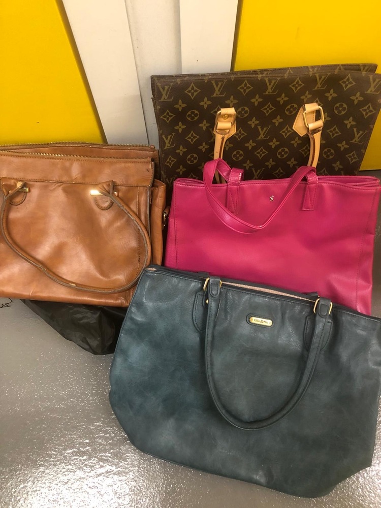 Crawley Self storage unit auction IB-9833 33