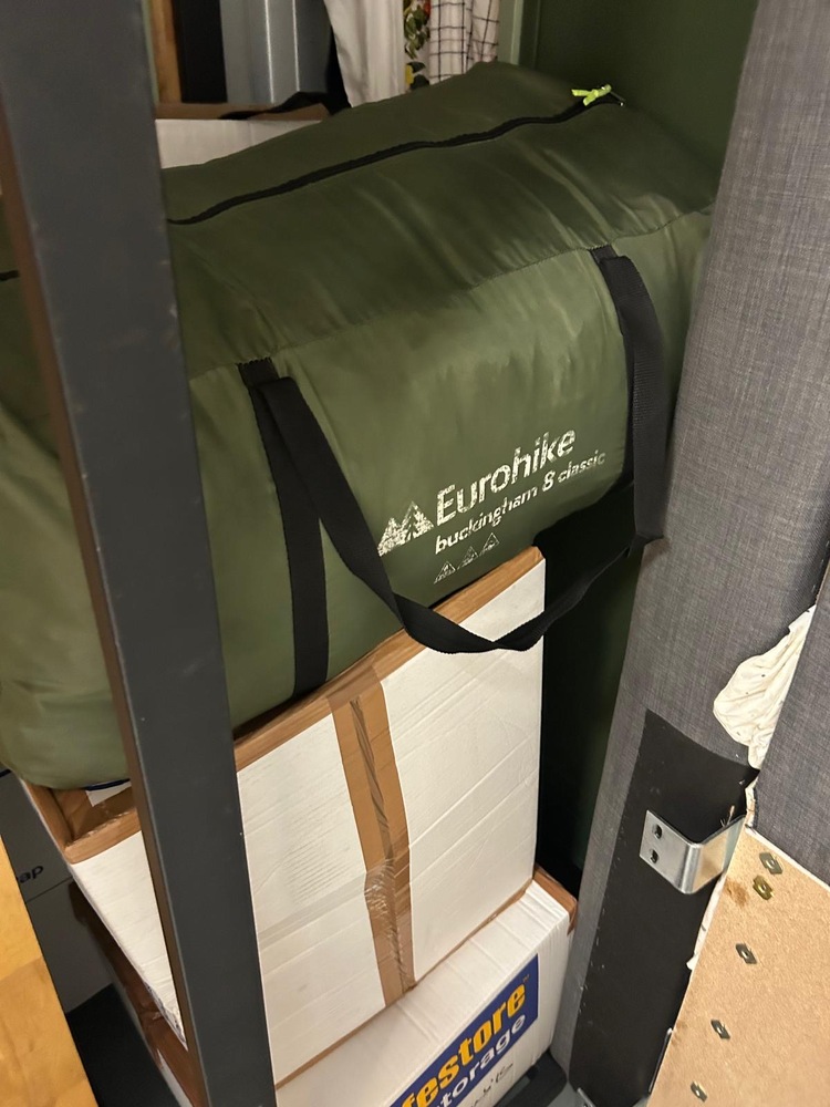 Kings Cross Storage Unit auction IB-6308 32