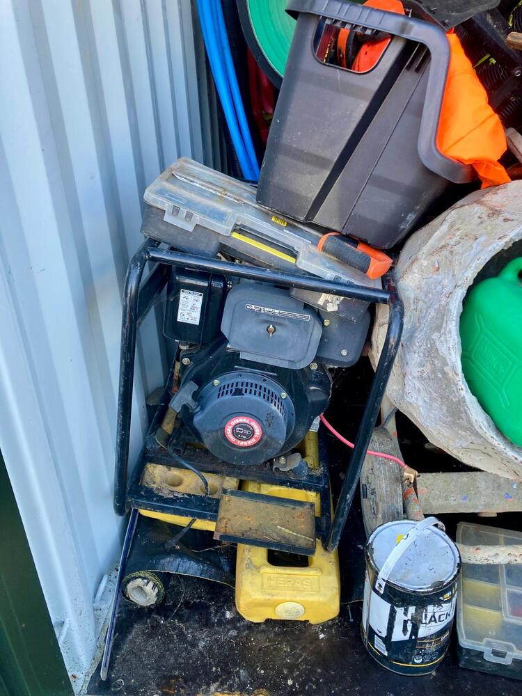 Hadleigh Self Storage Self storage unit auction IB-9015