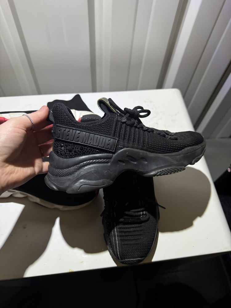 Selby Self storage unit auction IB-6686 23