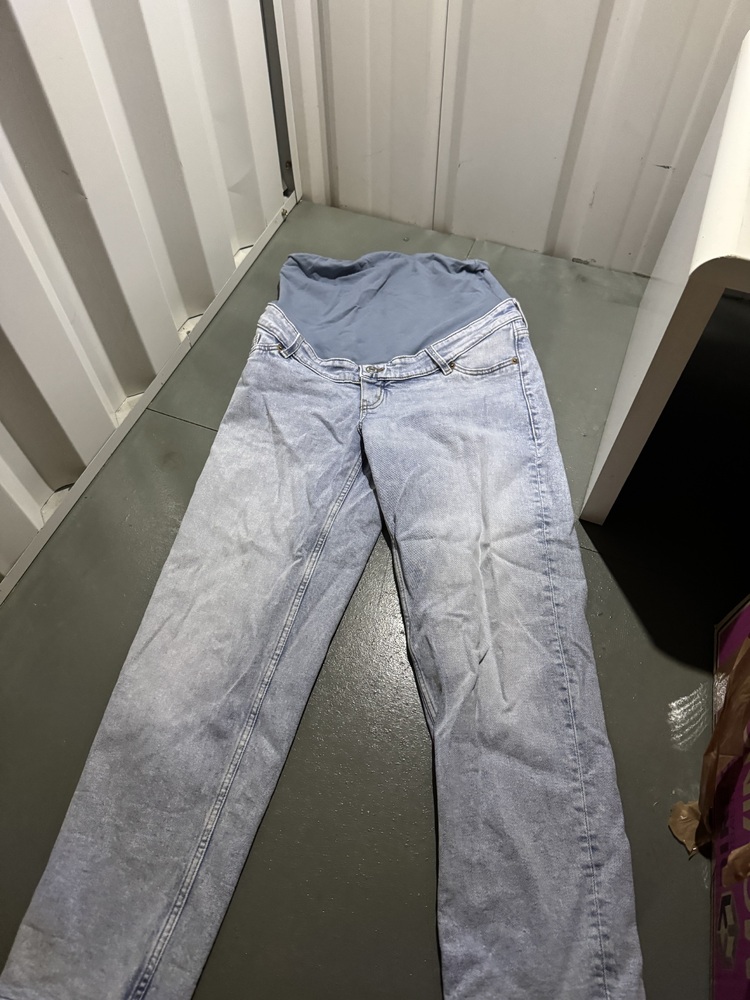 Selby Storage Unit auction IB-6686 42