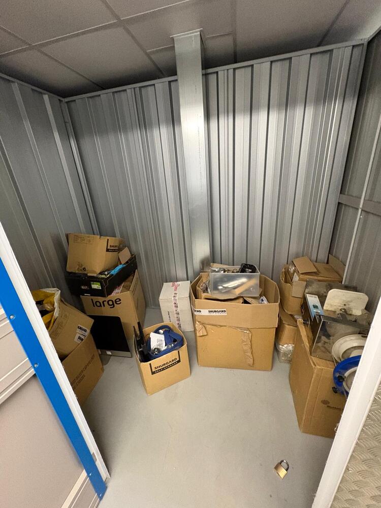 Woodley storage facility unit auction IB-4834