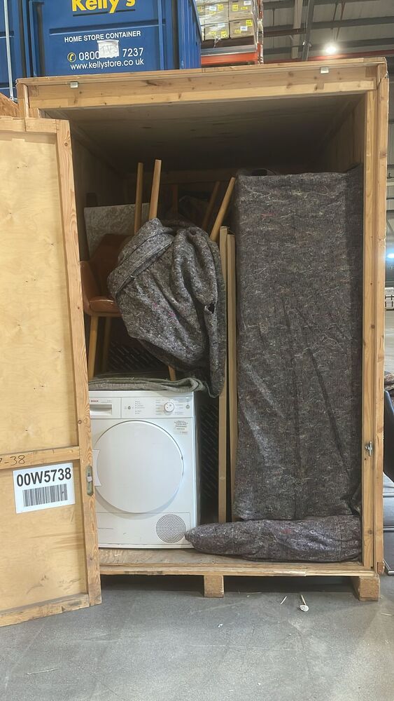 LUTON Self storage unit auction IB-1794