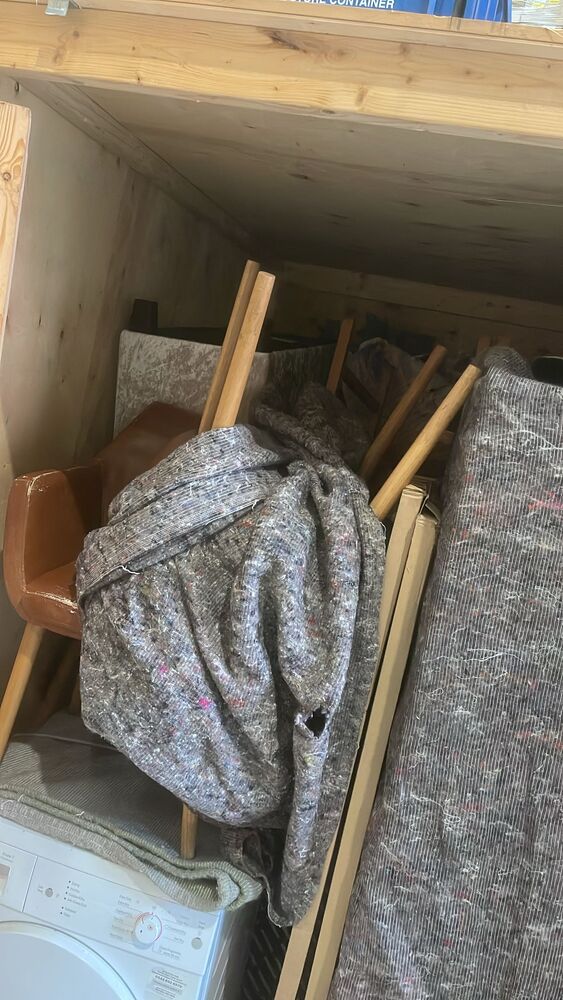 LUTON Self storage unit auction IB-1794