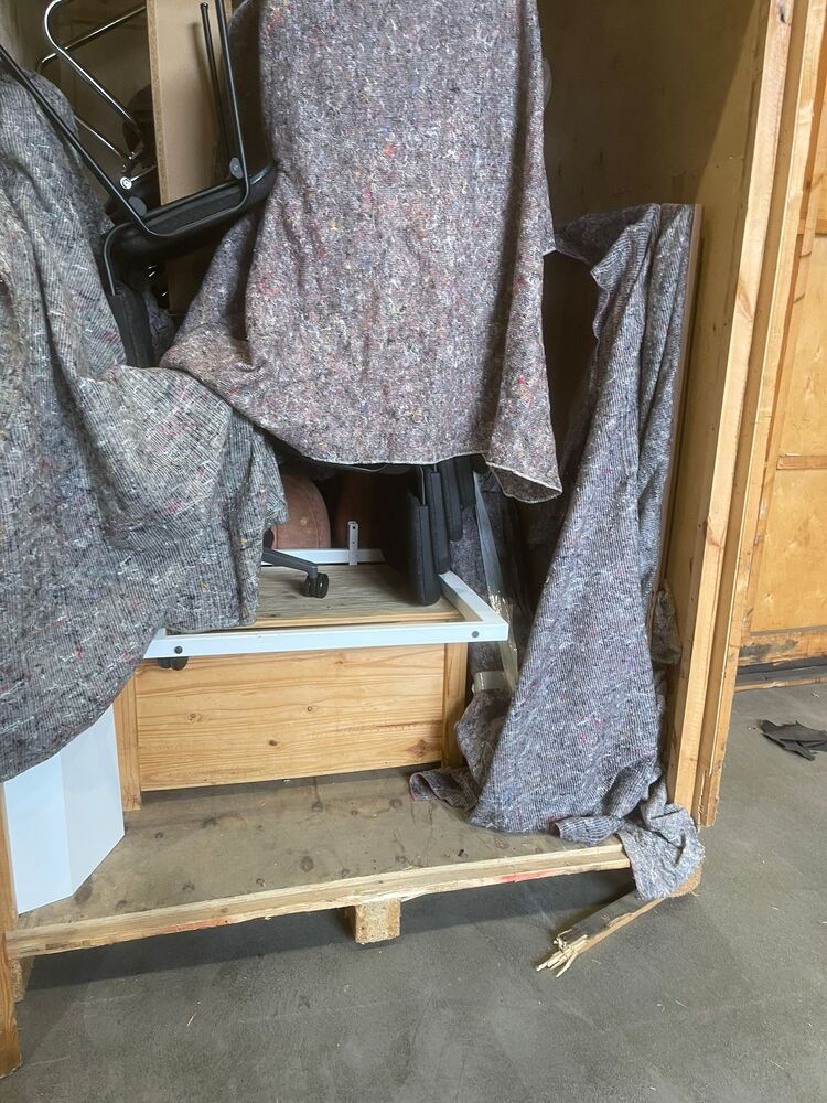 LUTON Storage auction IB-6806