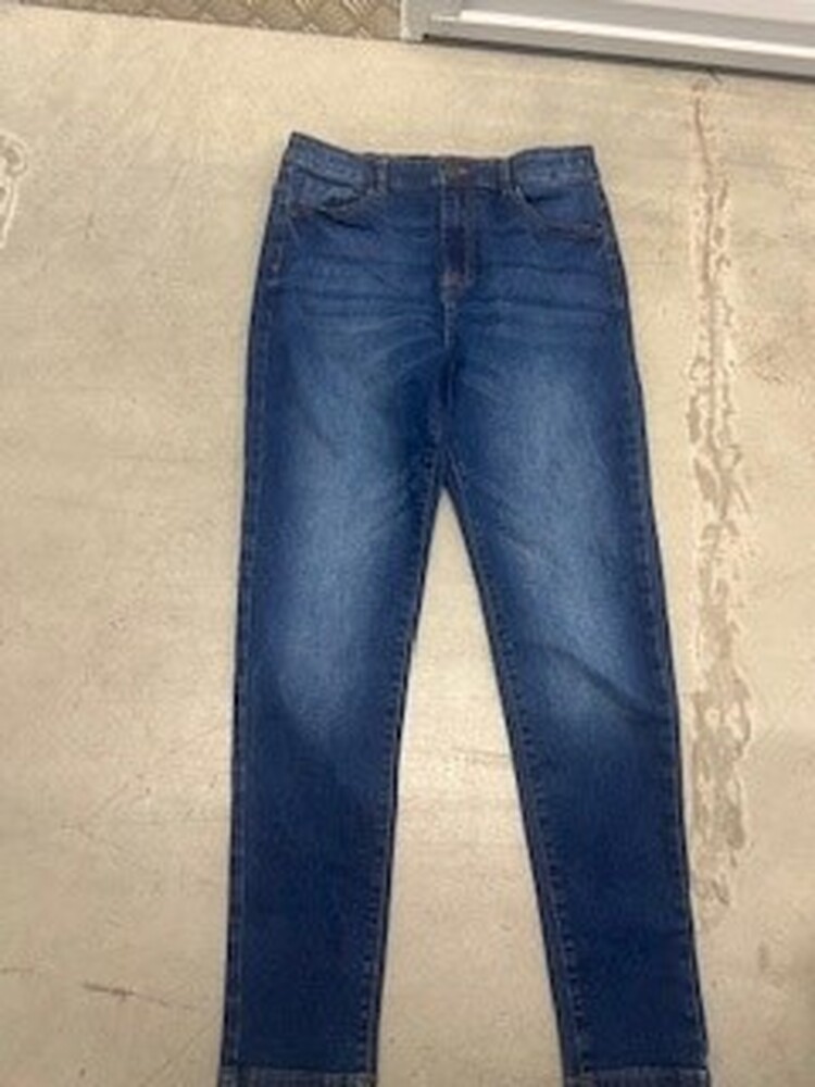 Chesterfield  storage facility unit auction IB-9802 16