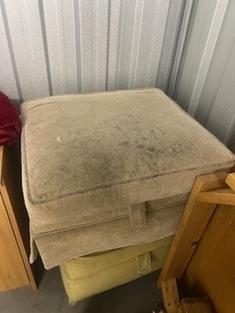 Chesterfield  Self storage auction IB-9802 24