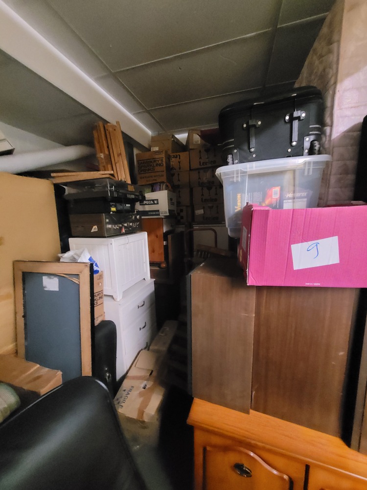 StorageMart Worthing Self storage unit auction IB-9905