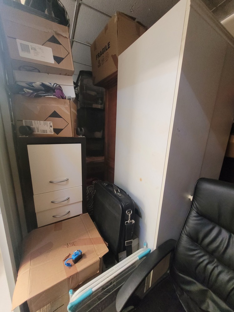 StorageMart Worthing Self storage unit auction IB-9905