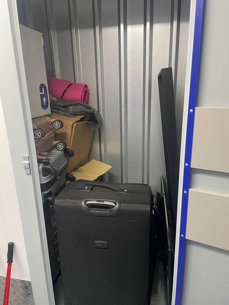 Ellesmere Port Self storage unit auction IB-4277