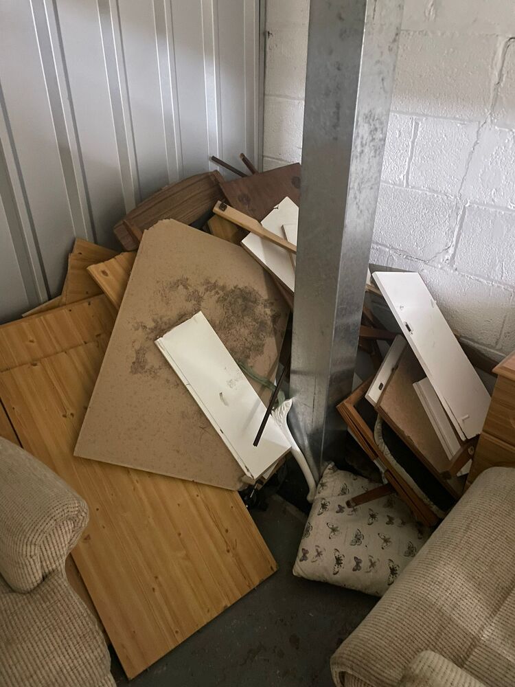 Worsley Self storage auction IB-6402