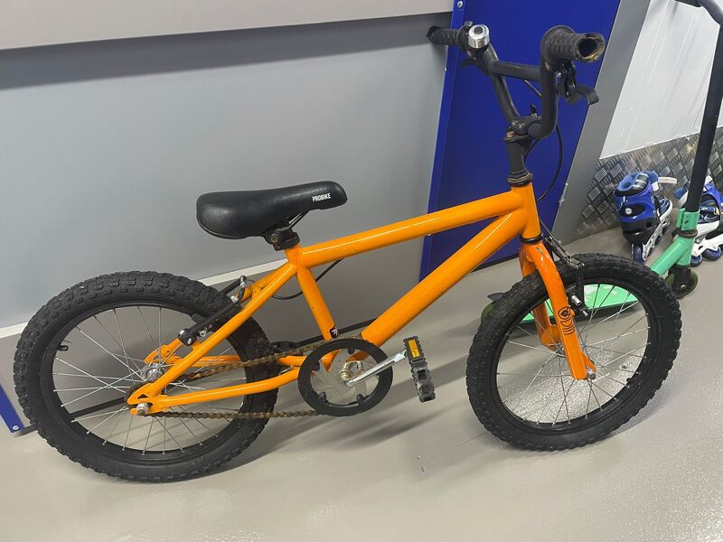 Wigan storage facility unit auction IB-5699