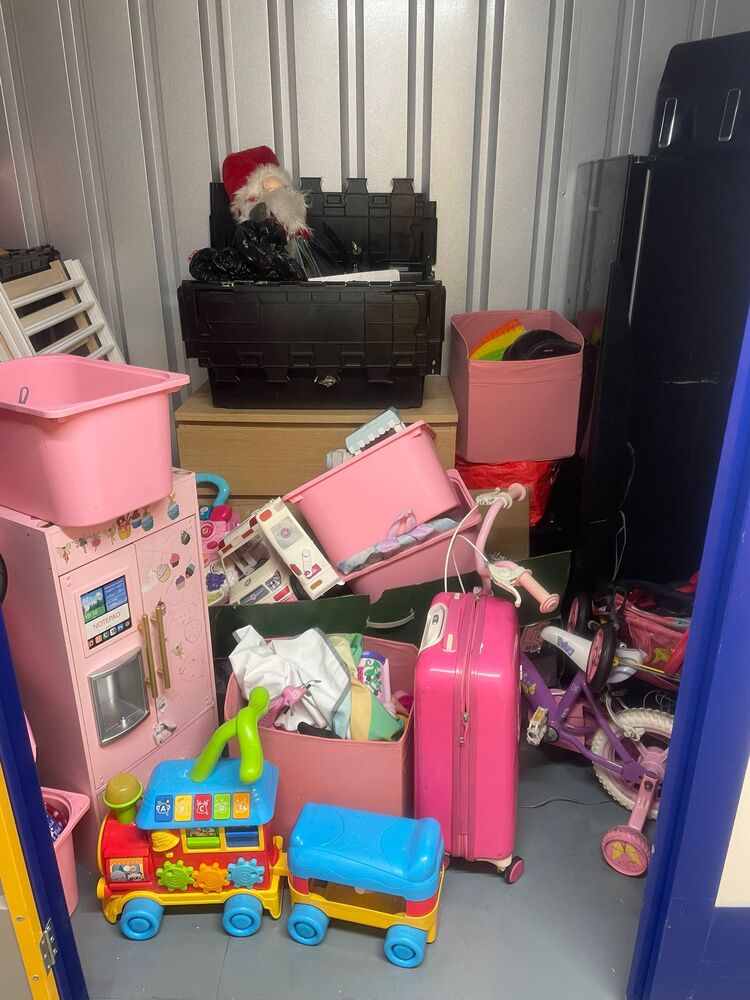 Bolton storage facility unit auction IB-8150 16