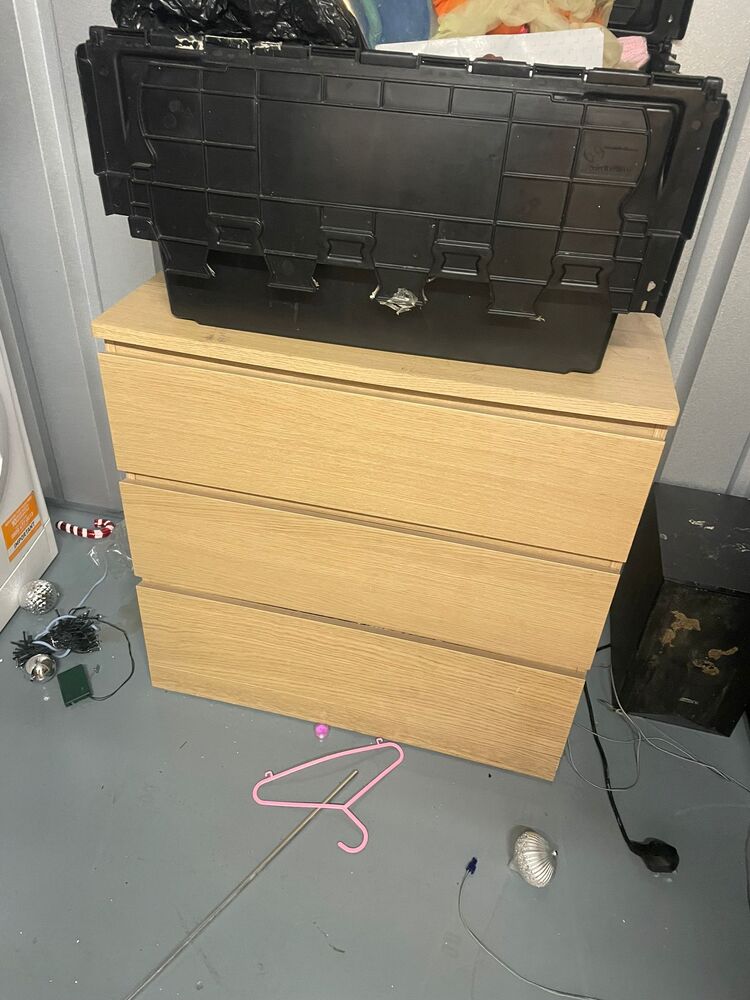 Bolton storage facility unit auction IB-8150 16