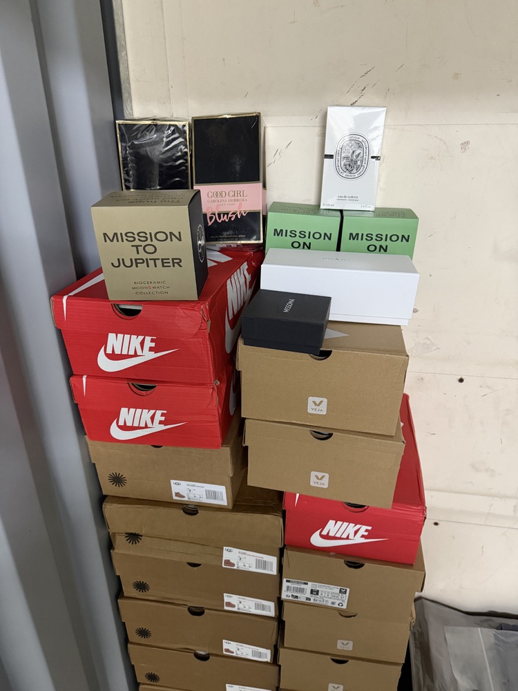 Acton storage facility unit auction IB-7922 16