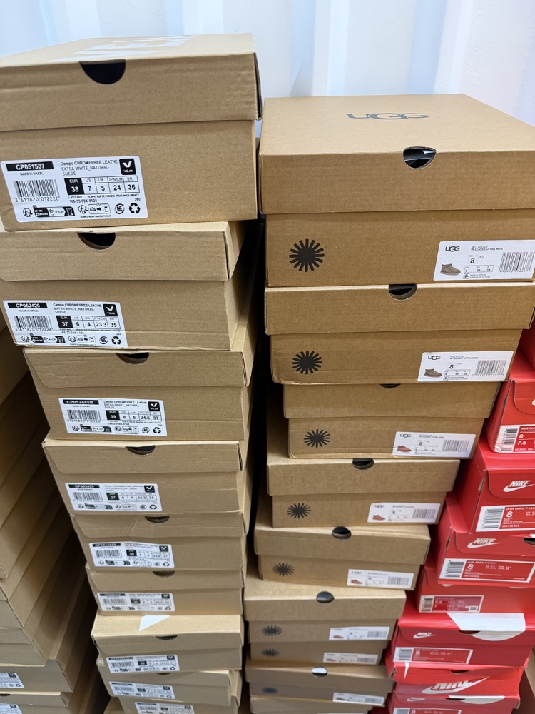 Acton Self storage unit auction IB-9806 13