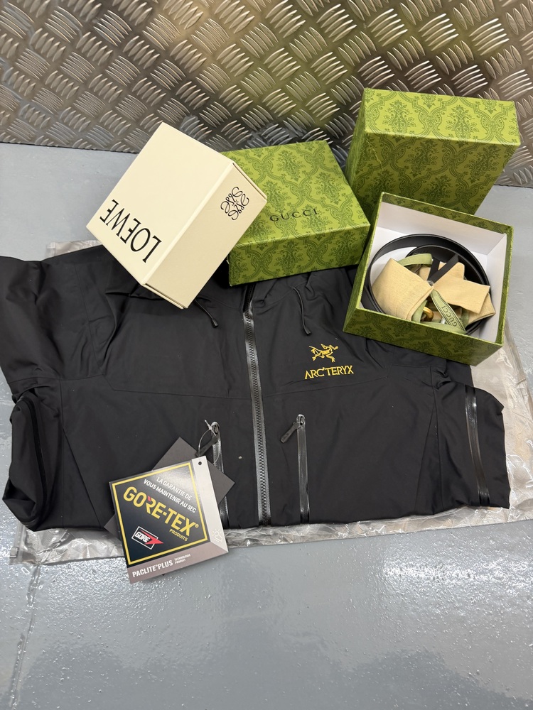 Acton Self storage unit auction IB-9806 13