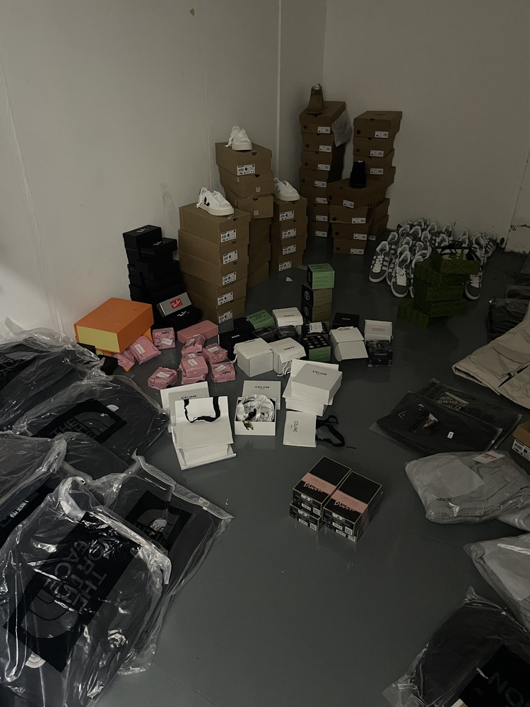 Acton Self storage auction IB-6721 24