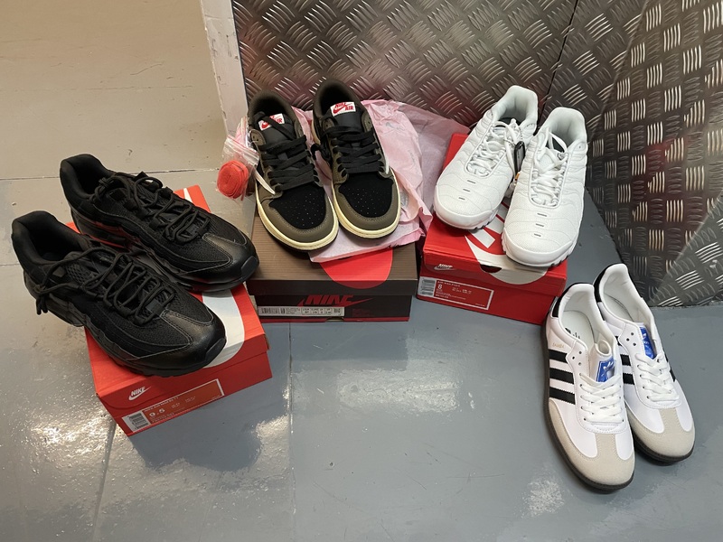 Acton Self storage unit auction IB-5654