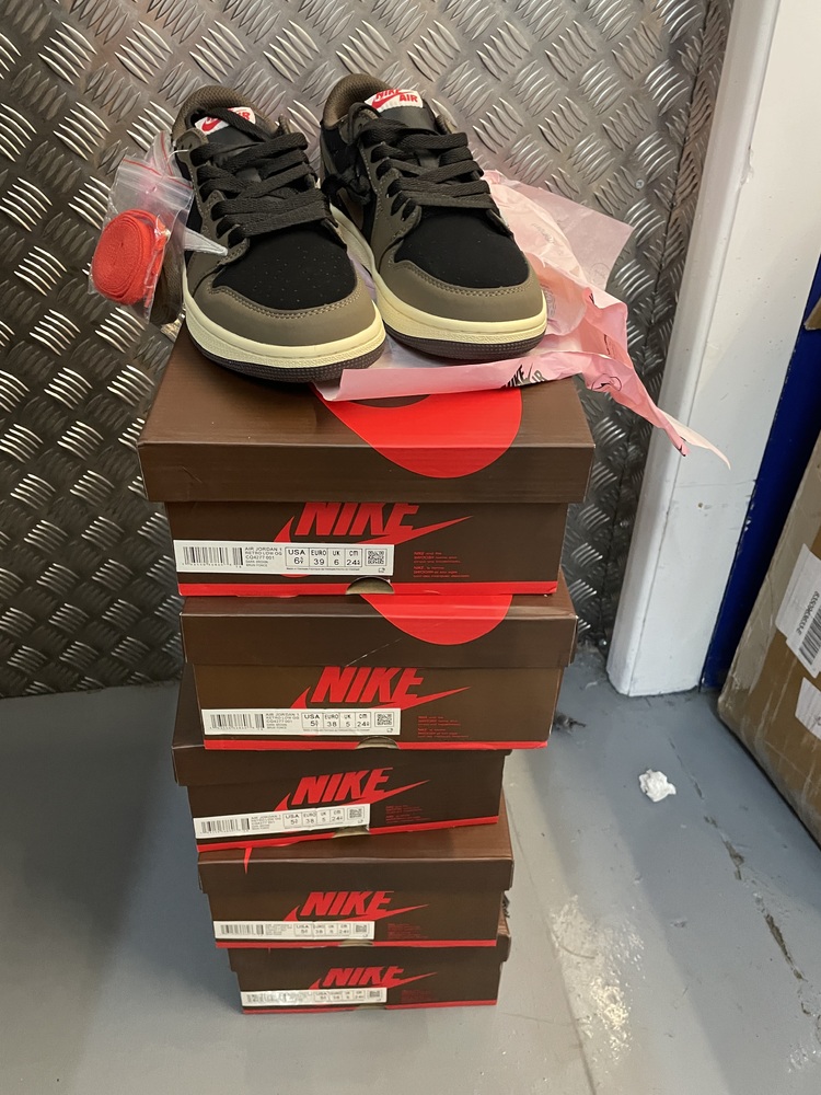 Acton Self storage unit auction IB-5654