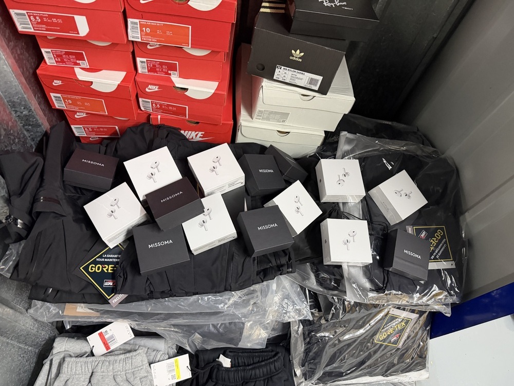 Acton Self storage auction IB-5242 14